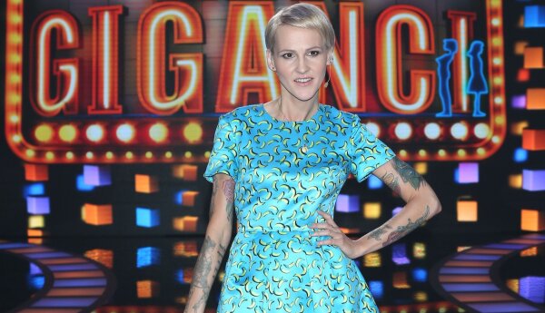 Agnieszka Chylińska w dziewczęcej sukience na nagraniu 5. odcinka